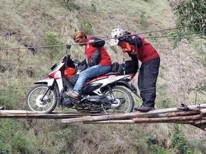 Miris! Jembatan Gantung Penghubung Pinrang-Tana Toraja Nyaris Putus Miris! Jembatan Gantung Penghubung Pinrang-Tana Toraja Nyaris Putus