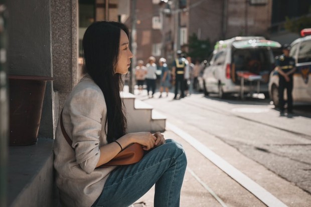 Potret Shin Hye Sun dalam film 'Target'