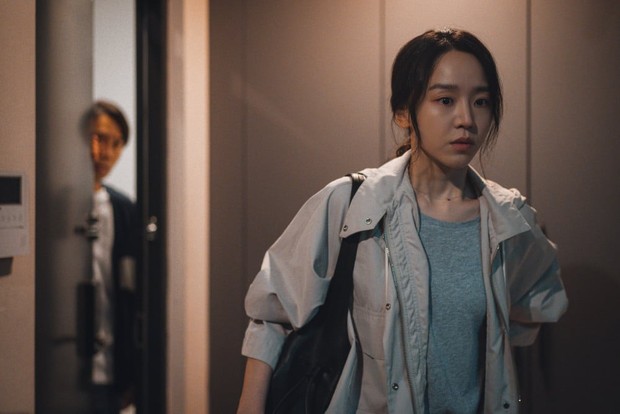 Potret Shin Hye Sun dalam film 'Target'