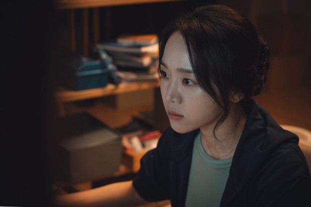 Potret Shin Hye Sun dalam film 'Target'