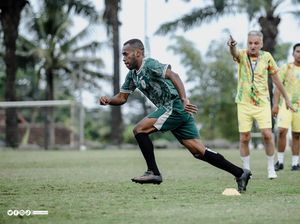 Marian Mihail Asah Tembakan Jarak Jauh PSS Sleman Jelang Lawan PSM Makassar