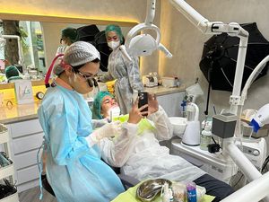 Ketika Raffi Ahmad Jalani Perawatan Gigi di Klinik Milik Mama Rieta