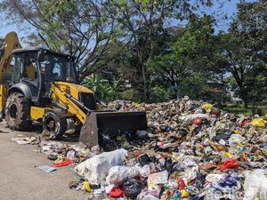 Tunggu Sarimukti Normal, Pemkot Bandung Upayakan Tempat Parkir Sampah
