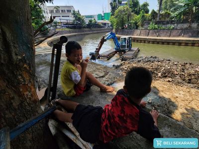 Pengerukan Sedimentasi Ciliwung Terus Dikebut
