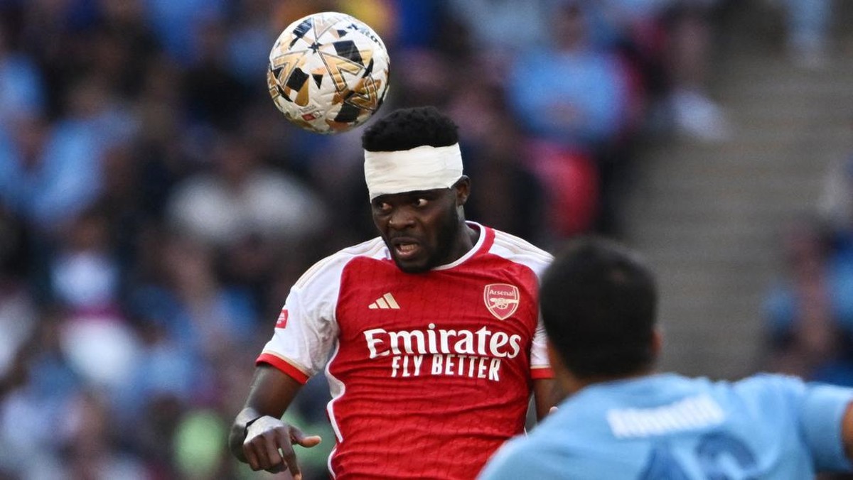 Thomas Partey dalam aksinya menanduk bola. (Foto: REUTERS/DYLAN MARTINEZ)