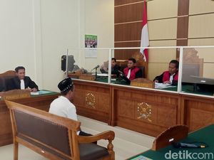 Tangan Kanan Mbah Slamet Dukun Banjarnegara Divonis 3,5 Tahun Bui Tangan Kanan Mbah Slamet Dukun Banjarnegara Divonis 3,5 Tahun Bui