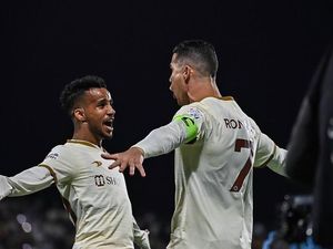Al Hazm Vs Al Nassr: Bromance Ronaldo dan Abdulrahman Ghareeb Kian Sip Al Hazm Vs Al Nassr: Bromance Ronaldo dan Abdulrahman Ghareeb Kian Sip
