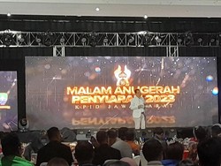 Ridwan Kamil dan Dony Ahmad Munir Raih Penghargaan Anugrah KPID Jabar