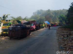 Zona Darurat TPA Sarimukti Dibuka, Truk Muatan Sampah Mulai Antre