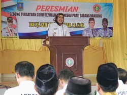 Ratu Tatu Puji PGRI di Serang Bikin Gedung Secara Swadaya