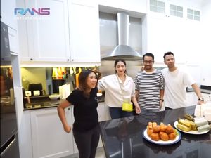 Intip Dapur Rumah Baru Kiky Saputri dan Muhammad Khairi yang Klasik Intip Dapur Rumah Baru Kiky Saputri dan Muhammad Khairi yang Klasik