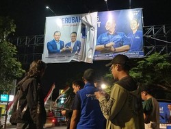 Merasa Dikhinati, Demokrat Ciamis Copot Ribuan Baliho Anies Baswedan
