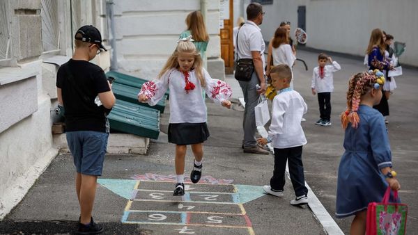 Semangat Bersekolah Anak-anak Ukraina di Tengah Perang