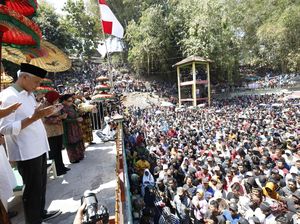 Ganjar Bagi 6,6 Ton Kue Apem ke Ribuan Masyarakat di Tradisi Ya Qowiyyu