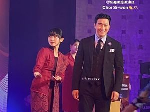 8 Gaya Dita Karang dan Siwon Disebut Serasi Bak Lamaran, Bikin Fans Baper 8 Gaya Dita Karang dan Siwon Disebut Serasi Bak Lamaran, Bikin Fans Baper