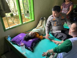 Kapolres Simalungun Bantu Pengobatan Lansia yang Telah 3 Tahun Lumpuh