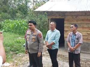 Kapolres Toba Bantu Renovasi Rumah-Pengobatan Warga Kurang Mampu