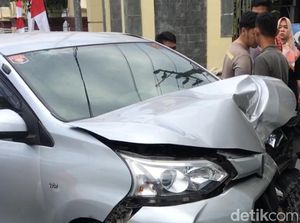 Minibus Dikemudikan Anggota Polisi di Ciamis Tabrak Mobil-Motor