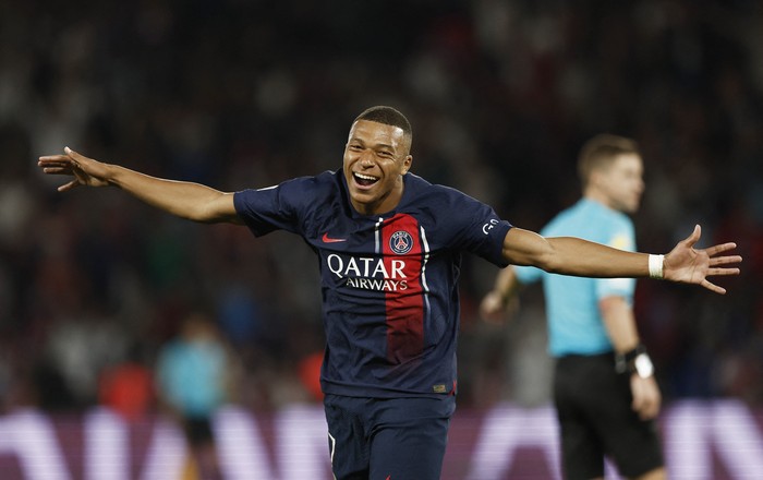 Soccer Football - France - Ligue 1 - Paris St Germain v RC Lens - Parc des Princes, Paris, France - August 26, 2023 Paris St Germains Kylian Mbappe celebrates scoring their third goal REUTERS/Benoit Tessier