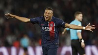 Tahun 2023 tersisa sekitar dua bulan lagi. Selain Ronaldo dan Haaland, ada beberapa pemain yang membuntuti seperti penyerang Hungaria Barnabas Varga (39 gol), Kylian Mbappe (35 gol), dan Harry Kane (33 gol) (Reuters)