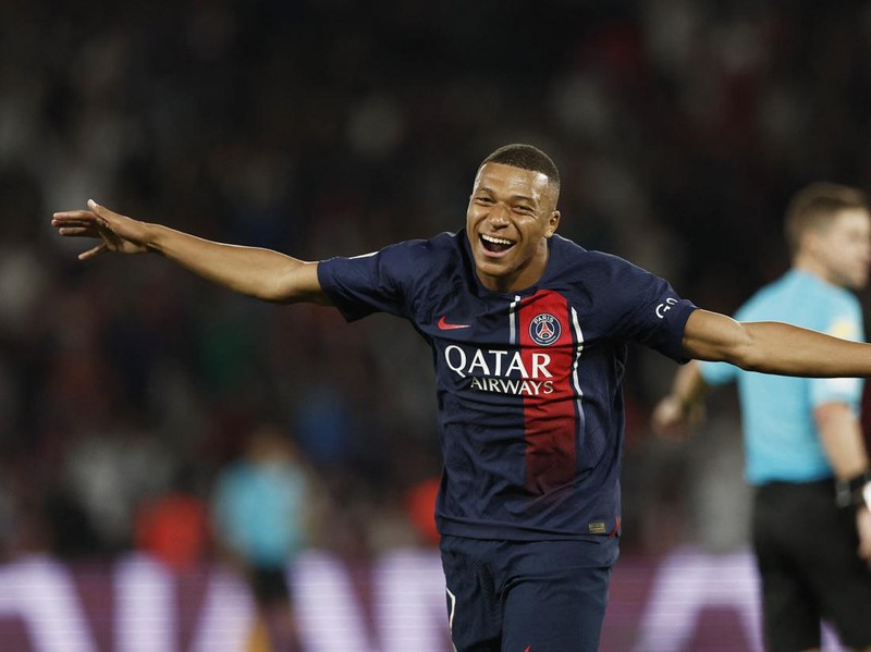 Soccer Football - France - Ligue 1 - Paris St Germain v RC Lens - Parc des Princes, Paris, France - August 26, 2023 Paris St Germain's Kylian Mbappe celebrates scoring their third goal REUTERS/Benoit Tessier