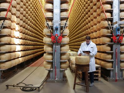 Lawan Produk Palsu, Produsen Italia Pasang Microchip di Keju