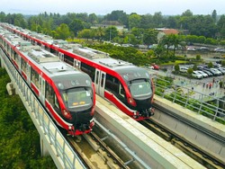 LRT Gangguan Sampai Penumpang Dievakuasi: Ada Suara Keras, Bukan Ledakan