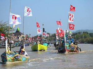 Gelar Tradisi Larung Sukerto, Nelayan di Pati Doakan Ganjar Jadi Presiden