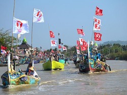 Gelar Tradisi Larung Sukerto, Nelayan di Pati Doakan Ganjar Jadi Presiden