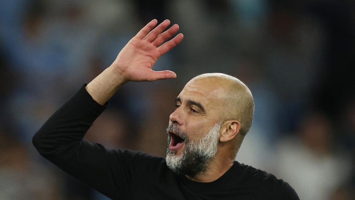 Pep Guardiola perang sindiran dengan Jamie Carragher. (Foto: REUTERS/PHIL NOBLE)