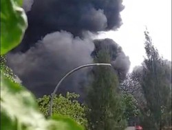 Viral Asap Bakar Sampah Kepung Perumahan Warga, Pemkab Tangerang Sanksi Tegas!