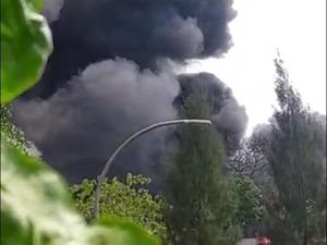 Viral Asap Bakar Sampah Kepung Perumahan Warga, Pemkab Tangerang Sanksi Tegas! Viral Asap Bakar Sampah Kepung Perumahan Warga, Pemkab Tangerang Sanksi Tegas!