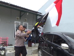 Cerita di Balik Warga Sejajarkan Bendera Merah Putih-Tengkorak One Piece