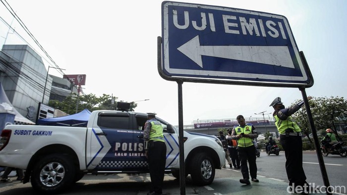Tak Pandang Bulu, Mobil Dinas Polisi Juga Diuji Emisi Sanksi tilang bagi kendaraan gagal uji emisi di Jakarta mulai berlaku hari ini, Jumat (1/9/2023). Uji emisi juga berlaku bagi kendaraan dinas milik Subdit Gakkum Ditlantas Polda Metro Jaya.