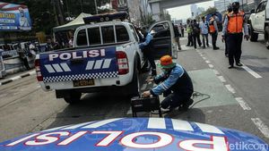 Tak Pandang Bulu, Mobil Dinas Polisi Juga Diuji Emisi