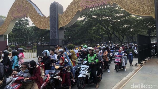 TMII Resmi Dibuka, Tiket Gratis Bikin Pengunjung Membludak