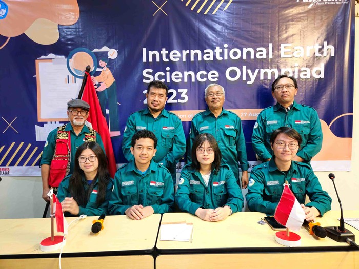 Tim Indonesia Tim Indonesia raih 13 medali di olimpiade kebumian internasional