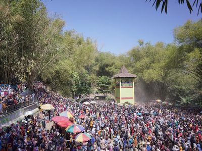 Momen Keseruan Tradisi Tahunan Saparan Yaqowiyu di Kabupaten Klaten