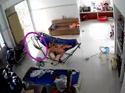 Ngeri! Viral Video Ular Piton Raksasa Nyaris Telan Ibu Anak