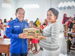 Cegah Stunting, Waka MPR Beri Bantuan Susu-Makanan Tambahan di Bogor