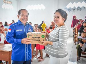 Cegah Stunting, Waka MPR Beri Bantuan Susu-Makanan Tambahan di Bogor Cegah Stunting, Waka MPR Beri Bantuan Susu-Makanan Tambahan di Bogor