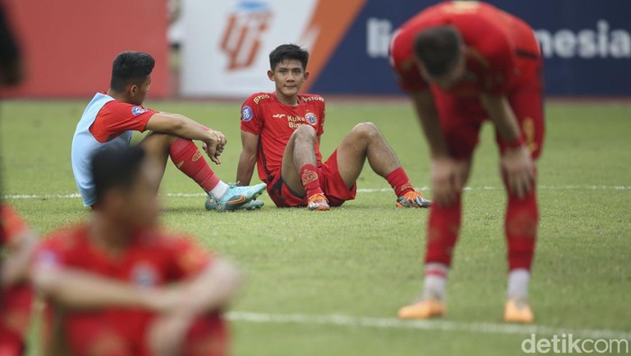 Persija Jakarta bermain imbang melawan Persib Bandung di Stadion Patriot Bekasi, Sabtu (2/9/2023). Persija bermain dengan 10 pemain usai Hanif Sjahbandi terkena kartu merah, Persija telah unggul lebih dulu melalui Marko Simic namun gol David Da Silva membuat Macan Kemayoran gagal mendapatkan poin penuh.
