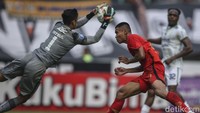 Persib Bandung bermain imbang saat melawan Persija Jakarta dalam lanjutan Liga 1 2023/2024 di Stadion Patriot Chandra Bhaga, Bekasi, Sabtu (2/9/2023) sore.