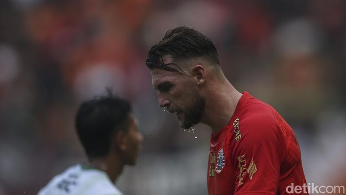 Persija Jakarta bermain imbang melawan Persib Bandung di Stadion Patriot Bekasi, Sabtu (2/9/2023). Persija bermain dengan 10 pemain usai Hanif Sjahbandi terkena kartu merah, Persija telah unggul lebih dulu melalui Marko Simic namun gol David Da Silva membuat Macan Kemayoran gagal mendapatkan poin penuh.