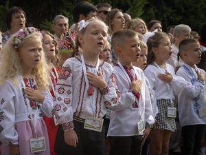 Sekolah-sekolah Ukraina Diancam Bom Saat Siswa Kembali Masuk Sekolah