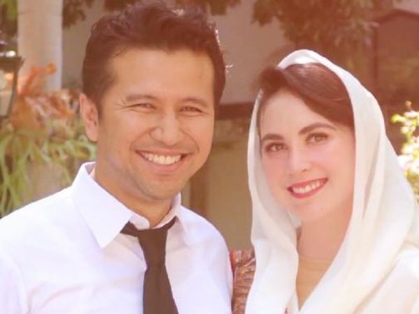 7 Foto Arumi Bachsin & Emil Dardak Rayakan Wedding Anniversary di McDonalds
