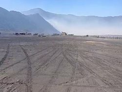 Kaldera Bromo Masih Ada Asap Tebal Meski Hutan yang Terbakar Padam