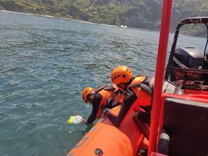 Turis Jatuh dan Tenggelam Saat Paragliding di Bali