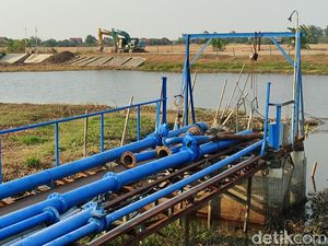 Bendung Karet Kalijajar Jebol, Warga Serangan Demak Kesulitan Air Bersih