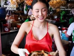 Cantik! Penjual Ayam Kaki Lima Ini Bikin Pelanggannya Terpana Cantik! Penjual Ayam Kaki Lima Ini Bikin Pelanggannya Terpana